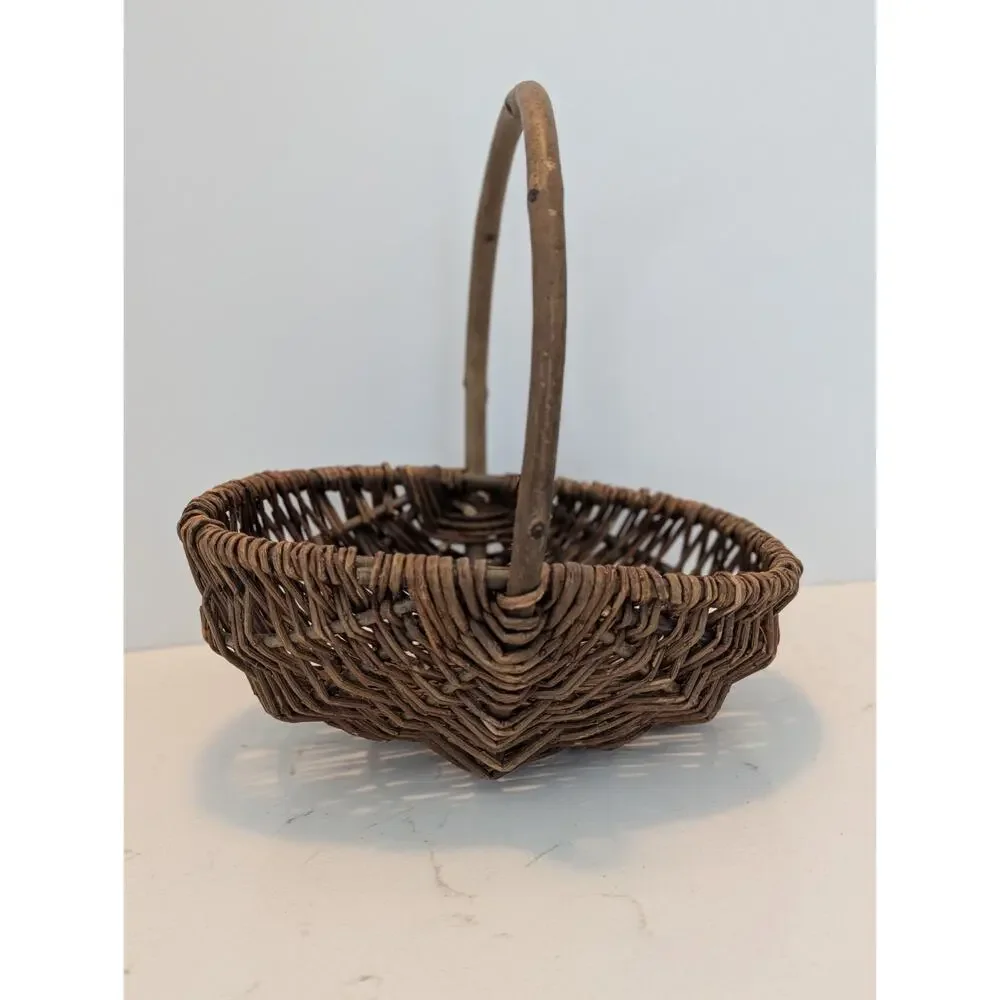 Vtg Handmade Woven Basket W/Handle Primitive Country Cottagecore Grandmacore